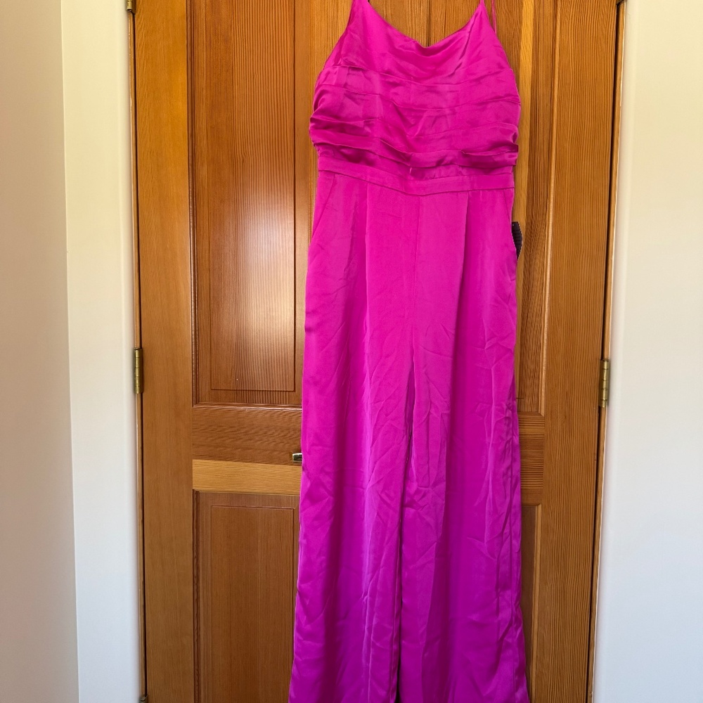Beautiful Jumpsuit NWT - with Pockets to stash phone and lipgloss